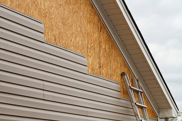 Professional Emergency Siding Repair technician working in Lonaconing, MD